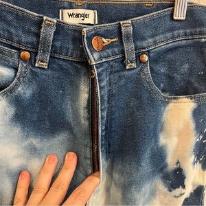 Wrangler bleach tie dye size 28 heritage fit blue jeans